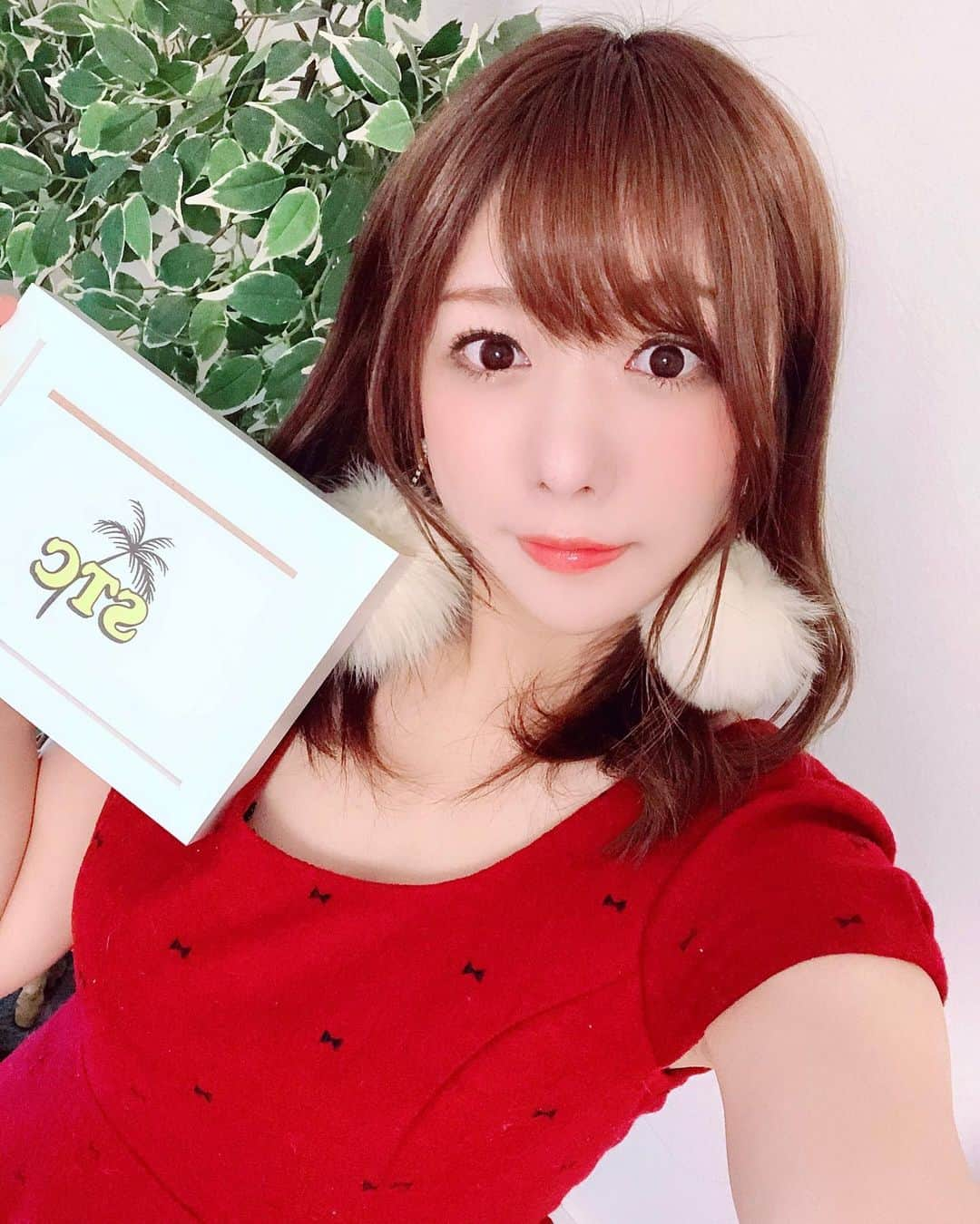 藤崎里菜さんのインスタグラム写真 - (藤崎里菜Instagram)「育乳専門サロンSTCで育乳バストマッサージを受けてきました✨  @stc__official ． ．  育乳マッサージ、初めて受けました！ ． ． 施術は全てオールハンドのマッサージで、左右のかたち・バストアップしたいなどの悩みを骨格から改善できます♪ ． ． 施術後は、胸がふわふわになるそうです✨✨ ． ． ．  担当してくださったエステティシャンのお姉さんに、 「体は細いのに、胸はボリュームがあってハリもあるし、左右差がないし、元々ふわふわしてるし、めちゃめちゃいい体ですね！！」と大絶賛されました！🤣笑 ． . お姉さん、いい人だった〜☺️ ． ． ． サロンによってはマッサージが痛いところもあるらしいのですが、ここは痛くなかったよ〜😊 ． ． バストマッサージ、自分じゃなかなかできないと思うのでおすすめです♪ ． ． #育乳サロン #東京育乳サロン #育乳専門サロンSTC #育乳専門サロン #育乳バストマッサージ #バストマッサージ #バストアップ #pr」12月26日 17時27分 - rina_fujisaki