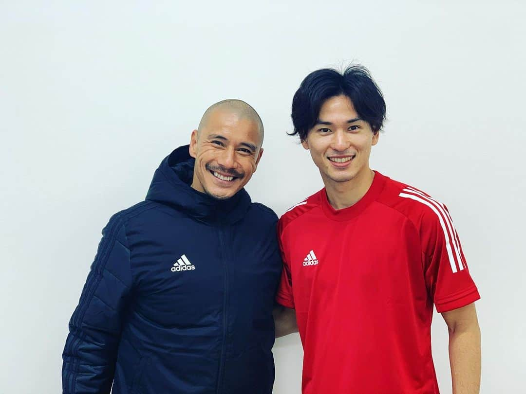 近藤岳登さんのインスタグラム写真 - (近藤岳登Instagram)「南野拓実親子サッカースクール driven by Porsche  南野拓実 × PORSCHE「進化と挑戦」  ポルシェのように「常に人々を魅了し続ける存在であれ」  まさに子供達をいや、おじさん達をも魅了しまくったサッカースクールでした。そりゃモテるわ。俺の次に。は？　まさにサンタクミロース！　は？  #PORSCHE#ポルシェ#南野拓実#進化と挑戦#子供達にこれこそが最高のクリスマスプレゼント#いや#子供達より喜ぶおじさん達#これはおじさん達への最高のクリスマスプレゼント#まさに#サンタクミロース#生に涯あれど進化と挑戦に涯はなし」12月26日 17時30分 - gakuto_kondo