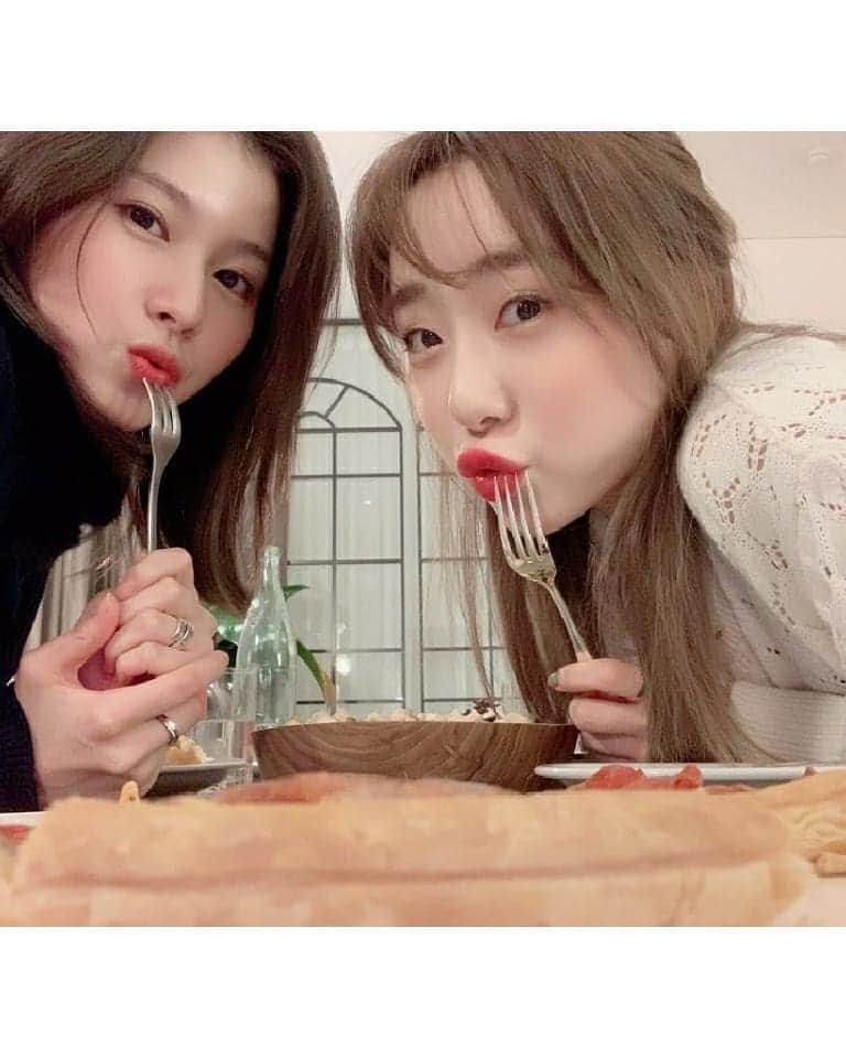 TWICEさんのインスタグラム写真 - (TWICEInstagram)「이제서야 올리는 내 크리스마스이브👩‍❤️‍👩🎄」12月26日 17時34分 - twicetagram