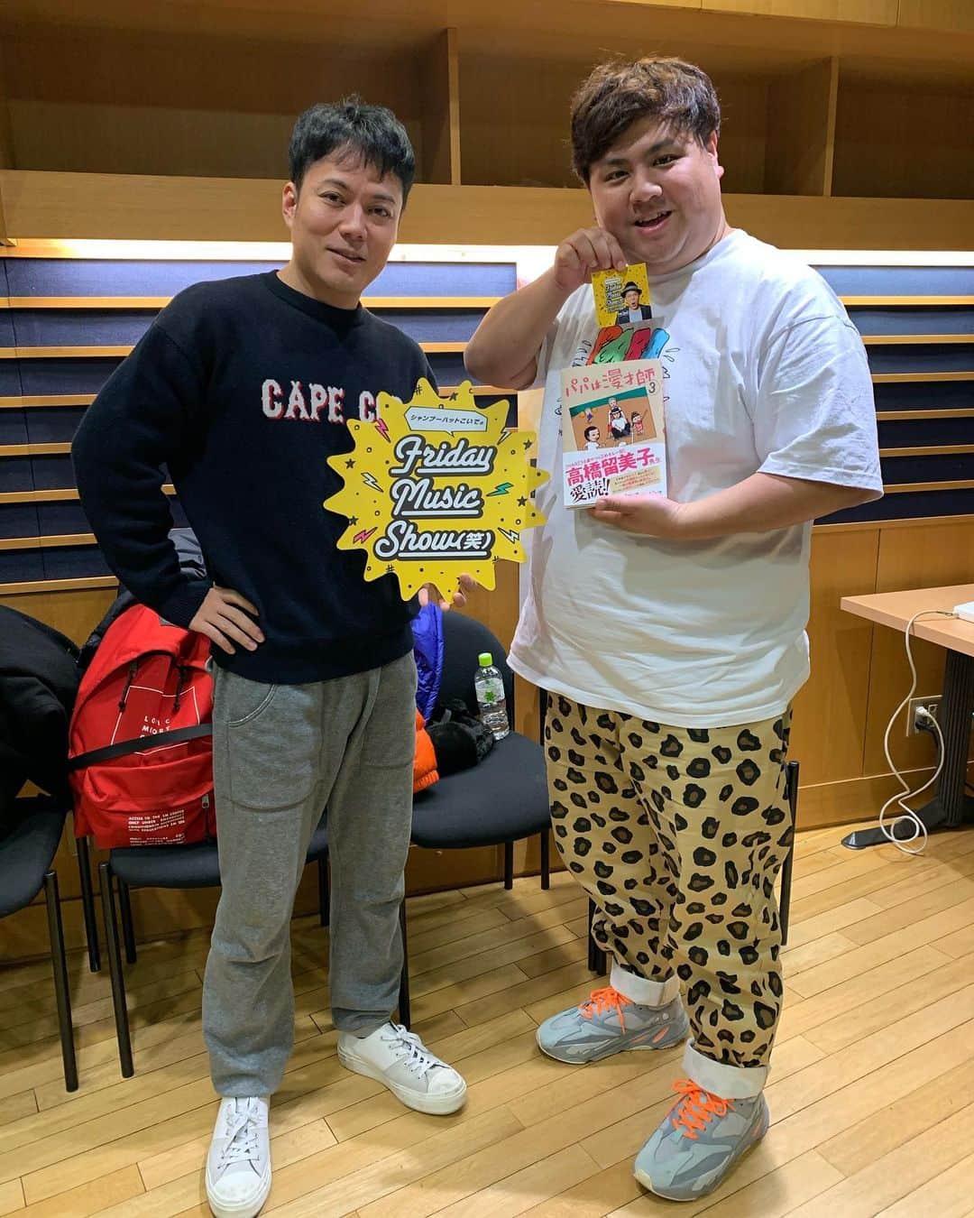 池田真一のインスタグラム：「明日、FM OH！でシャンプーハットこいでさんのFRIDAY MUSIC SHOW(笑)に出させて頂いてます！ 恋、お笑い、音楽、色んな話させて頂いてます！是非聴いてください！ パパは漫才師も頂きました！」