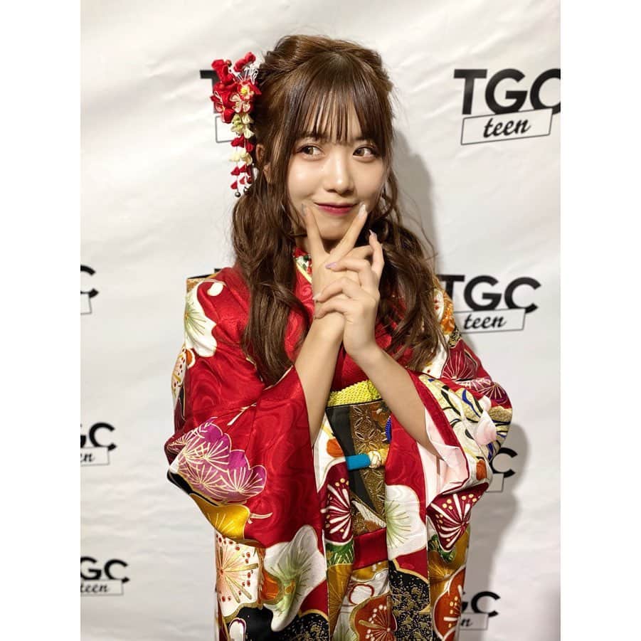 Kirariさんのインスタグラム写真 - (KirariInstagram)「ㅤㅤㅤㅤㅤㅤㅤㅤㅤㅤㅤ 昨日も載せましたが、 TGCteenで #京都きもの友禅 さんのステージに 出演させていただきました🖍  素敵な赤色の着物でした🥰  そして、1/13までに @kimono_yuzen のアカウントをフォローして私のこの投稿にコメントしてくれた方の中から抽選で1名に私のサイン入りチェキが当たります！  当選者には京都きもの友禅さんのアカウントからDMで連絡が来るそうです、是非応募お待ちしています😽  #京都きもの友禅 #振袖 #TGCteen #sponsored」12月26日 17時37分 - kirari_1016_