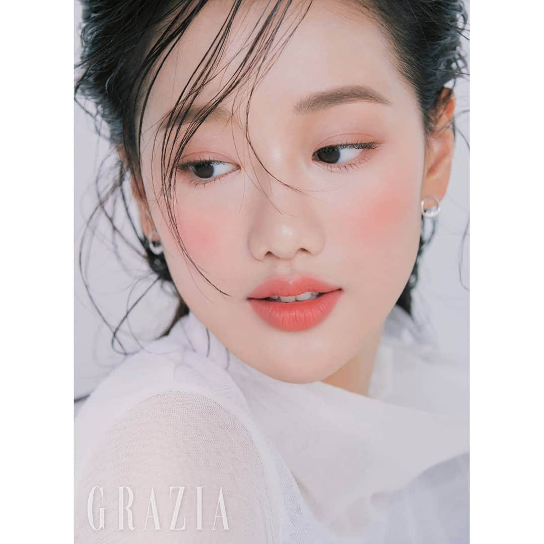 ナウンさんのインスタグラム写真 - (ナウンInstagram)「@graziakorea」12月26日 17時52分 - betterlee_0824