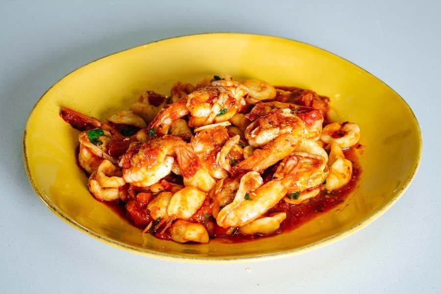 マーロン・ストッキンガーさんのインスタグラム写真 - (マーロン・ストッキンガーInstagram)「Thinking of a nice home cooked dish? Watch me attempt to make Orechiette pasta from scratch with @pepper.ph on their YouTube channel 👨‍🍳🍤 https://youtu.be/qBUCB9Qoa2Q」12月26日 17時55分 - marlonstockinger