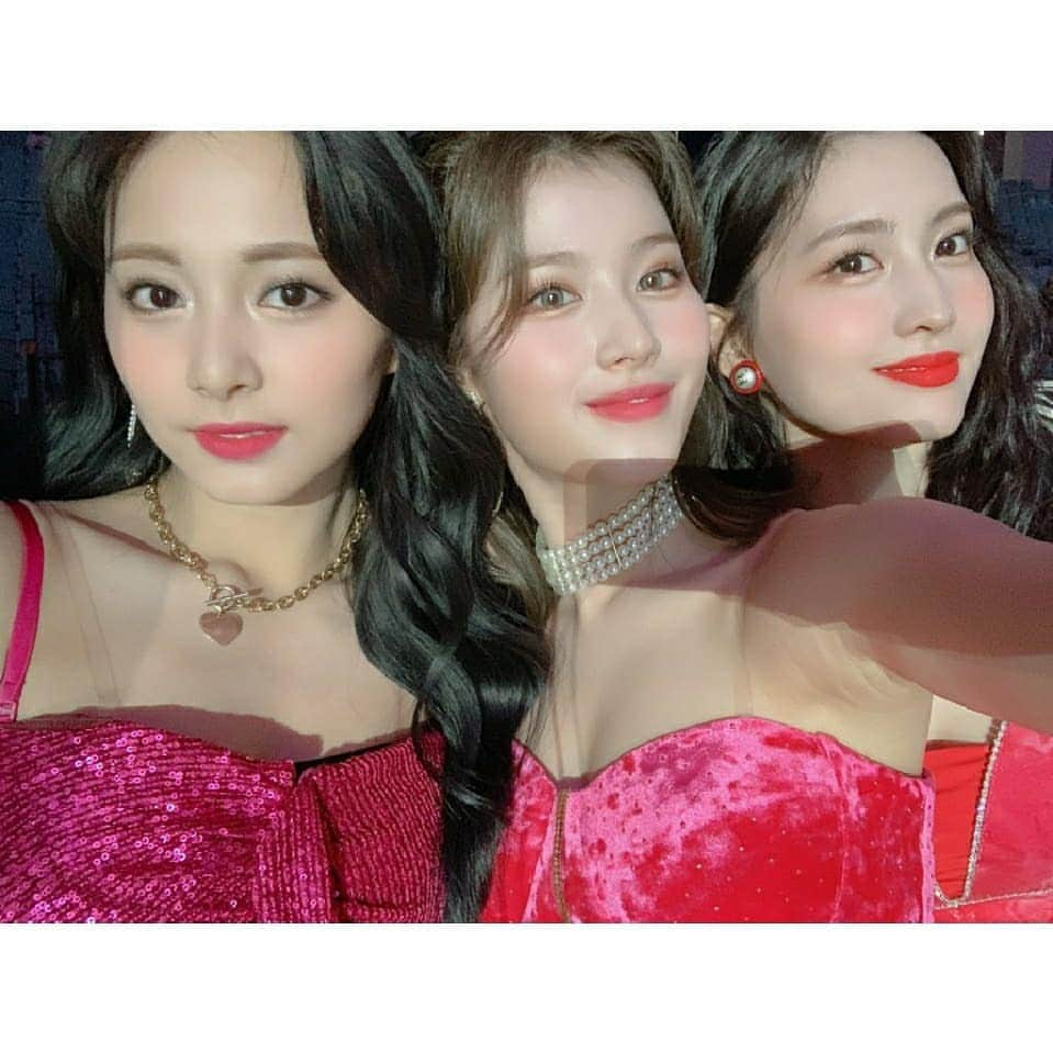 TWICEさんのインスタグラム写真 - (TWICEInstagram)「블랙샤🖤 & 핑리샤🎀」12月26日 17時56分 - twicetagram