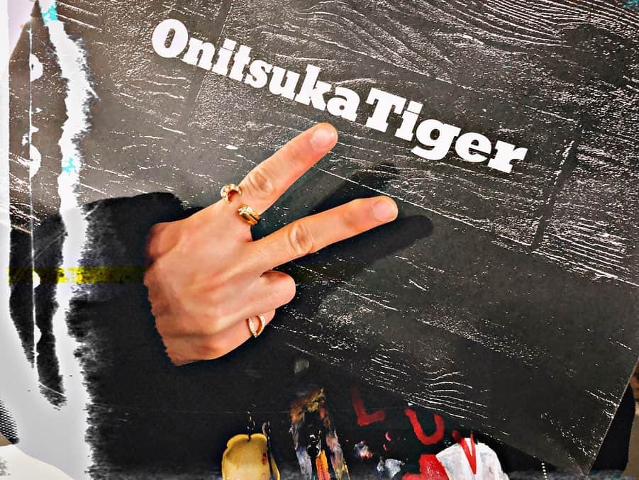 Uさんのインスタグラム写真 - (UInstagram)「Onitsuka Tiger × Tomohisa Yamashita @onitsukatigerjp  @onitsukatigerofficial  @tomo.y9  RINKAN BOOT™️ 70th ANNIVERSARY DESIGNERS #onitsukatiger #オニツカタイガー#山下智久#tomohisayamashita #gwfd #邁進」12月26日 18時01分 - u_antime_
