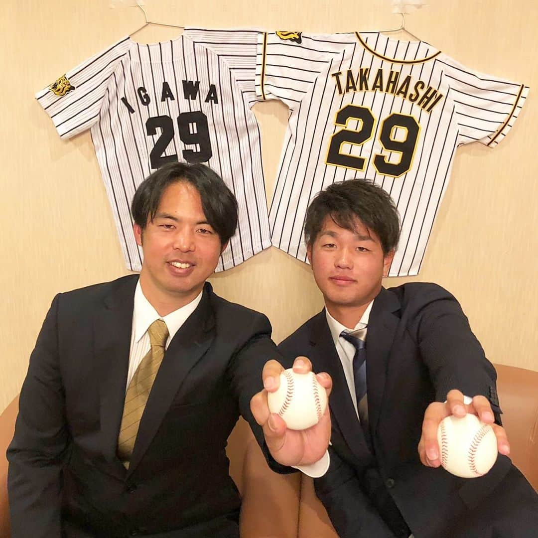 阪神タイガースさんのインスタグラム写真 - (阪神タイガースInstagram)「今日発売のスポーツ紙の対談で髙橋投手がOBの井川慶氏と対談！新旧29番対談です^ ^ #髙橋遥人 選手 #井川慶 さん #29 #デイリースポーツ #対談 #阪神タイガース」12月26日 10時12分 - hanshintigers_official