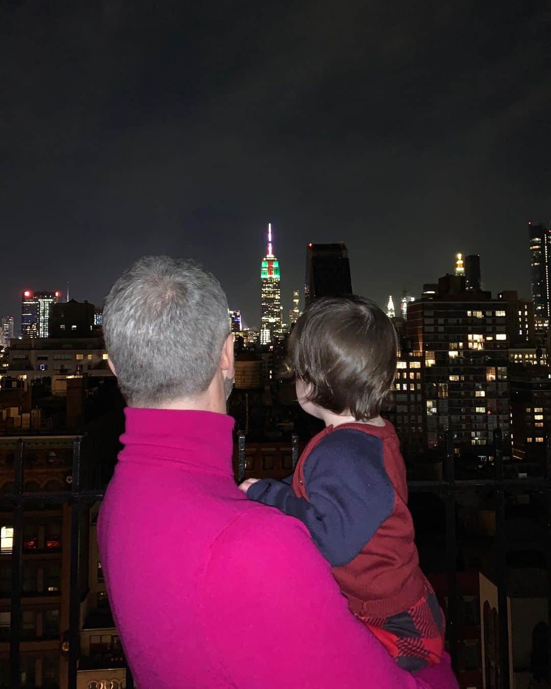 アンディー・コーエンさんのインスタグラム写真 - (アンディー・コーエンInstagram)「☮️ 🎄 XMAS 2019 NYC 🎄 ☮️」12月26日 10時39分 - bravoandy