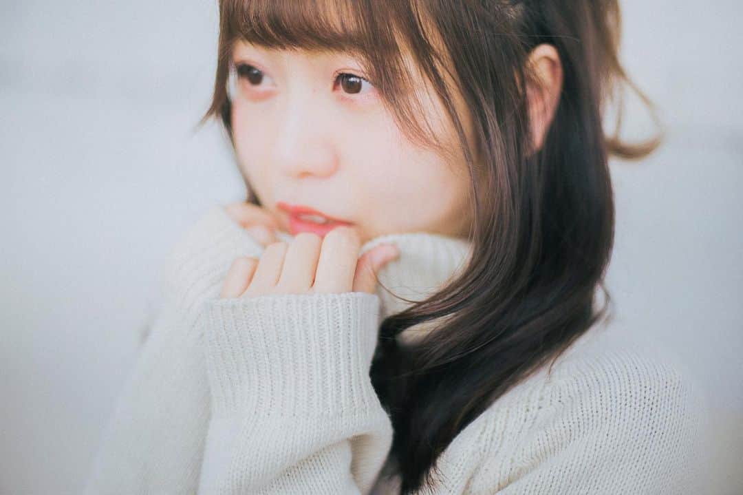 弘松菜摘のインスタグラム：「. .  さむいね﻿ ﻿ ﻿ あっためてくれる？﻿ ﻿ ﻿ #儚くて何処か愛おしい様な  #スクリーンに恋して #その瞬間に物語を」