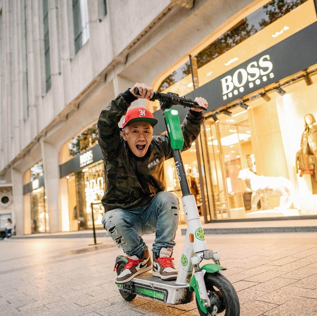 DJ LEADさんのインスタグラム写真 - (DJ LEADInstagram)「Rollin’ In Paris by 🛴 Like slide into 2020  #djleadeurotour2019  #paris  #sugarbitz #djlead #skamlife #skamartist #skamasia #theheavyhitterdjs #hot97 #skamartist #skamasia #bangkokinvaders #bitzcam  #arumatiks #dominatetheworld」12月26日 11時00分 - djleadhh