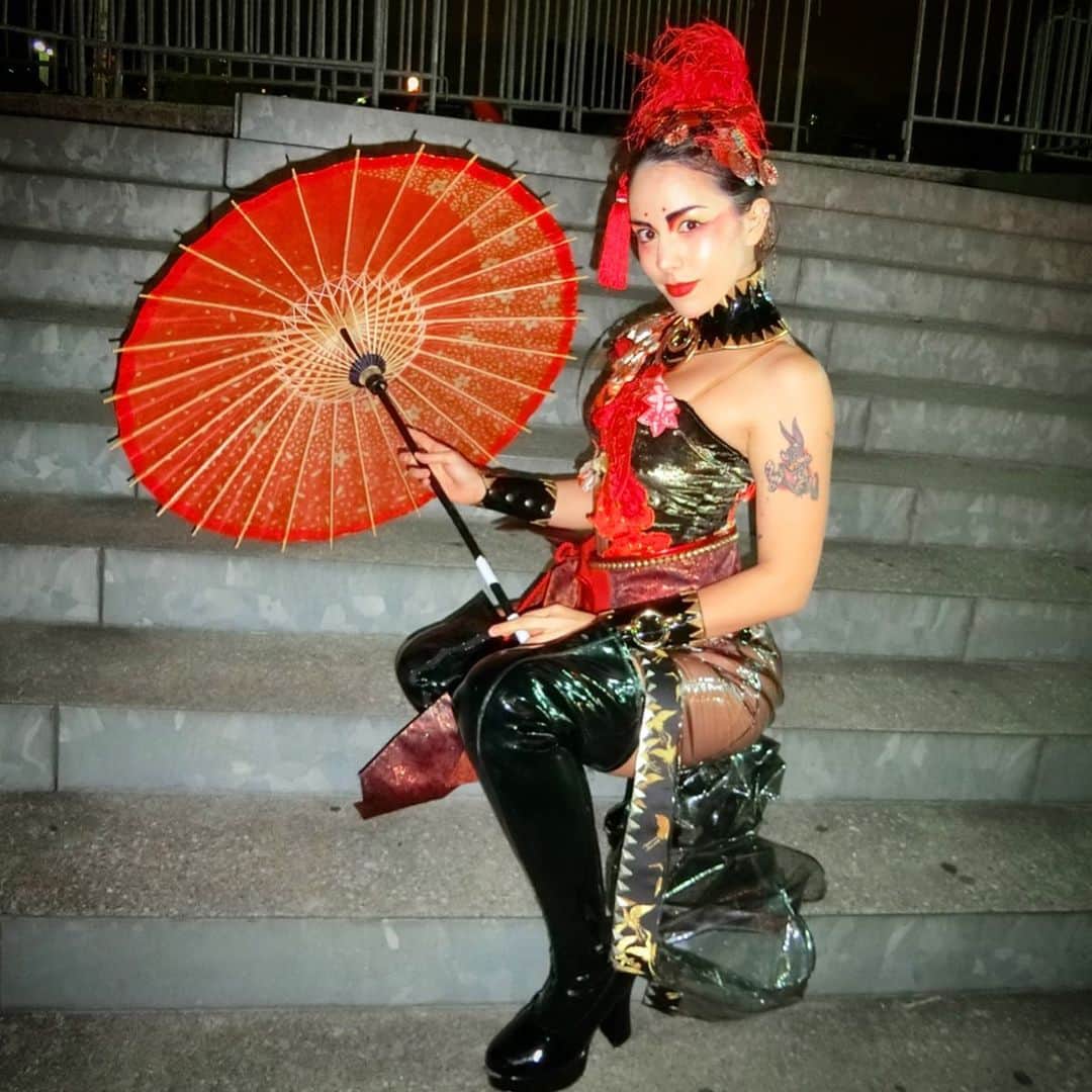 のインスタグラム：「・ ・  6days to 2020...🌅⛩ ・ ・ #japanesegirl #japanstyle #costumehirosumi #japaneseculture #kimono #ninja #samurai #geiko」