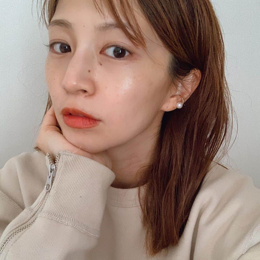 安田美沙子さんのインスタグラム写真 - (安田美沙子Instagram)「今日は今年最後のスクール。 先生たちにはほんとにお世話になりました😊✨ すっぴんに @celvoke.jp  のリップだけ💄 はんなにもサンタさんがやって来ました🐶暖かダウン😊✨ 赤チェックで、汚れにくくなるから、年越しに活躍しそう❤️ はんなもメリークリスマス🎄 . . . #instagood #make #lip #celvoke #hanna #bichonfrise #dog #family #12yearsold  #はんなメリークリスマス #チーズ味の骨もゲット #寒いね」12月26日 11時12分 - yasuda_misako