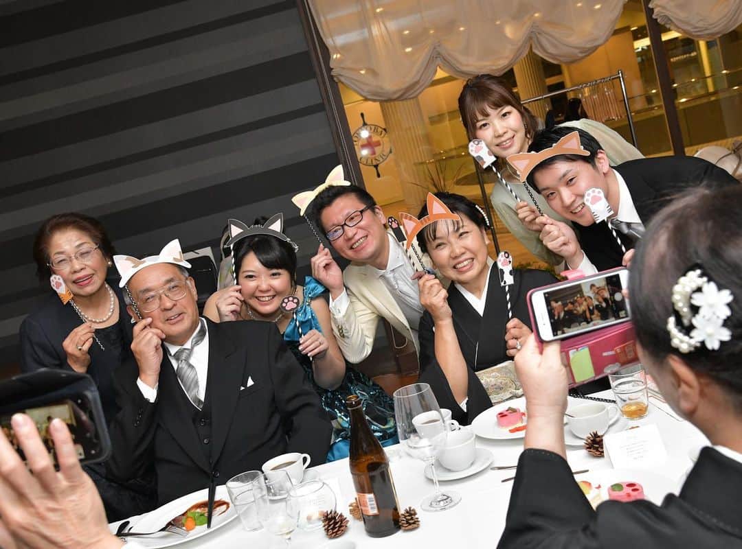 St.AQUA 東京の結婚式場 サンアクアチャペルさんのインスタグラム写真 - (St.AQUA 東京の結婚式場 サンアクアチャペルInstagram)「theme wedding . お二人の大好きな猫をテーマに。 手作りのフォトプロップスでご家族とアットホームなひと時を過ごされました☺️ . .  weddig date 2019.12.21 groom&bride Y&N planner Aya Yakushijin hair&makeup @ayumi.hm_aqua . . #サンアクア #サンアクアチャペル #d_wedding #海の近くのウエディング #2019年冬婚 #2020年春婚  #2020年夏婚 #2020年秋婚 #挙式とお食事会 #船上パーティー #少人数ウエディング #ファミリーウエディング #ウエディングブーケ #会場コーディネート #家族婚 #家族挙式 #マタニティウエディング #パパママ婚  #ブライダルフェア #ウエディングドレス #ドレス試着 #結婚式場探し #式場探し #式場見学  #プレ花嫁 #2人挙式  #船上ウエディング #結婚式準備 #竹芝 #日本中のプレ花嫁さんと繋がりたい」12月26日 11時12分 - staquatakeshiba