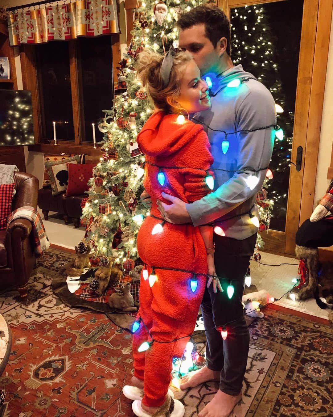 タラ・リピンスキーさんのインスタグラム写真 - (タラ・リピンスキーInstagram)「Tangled up with my favorite person. ❤️ @toddkap Merry Christmas from TNT🎄 #merrychristmas #christmaslove」12月26日 11時17分 - taralipinski
