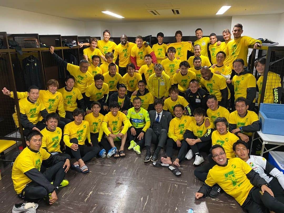のインスタグラム：「遅くなりましたが、 2019年シーズンたくさんの応援、サポートありがとうございました。誰一人納得のいくシーズンではなかったと思います。 そして、2020年シーズンもジェフ千葉で闘わせて頂きます。 来年は皆さんとたくさんの勝利を共有出来るように、全身全霊で頑張ります。 #フクアリを満員に  #ジェフ千葉」