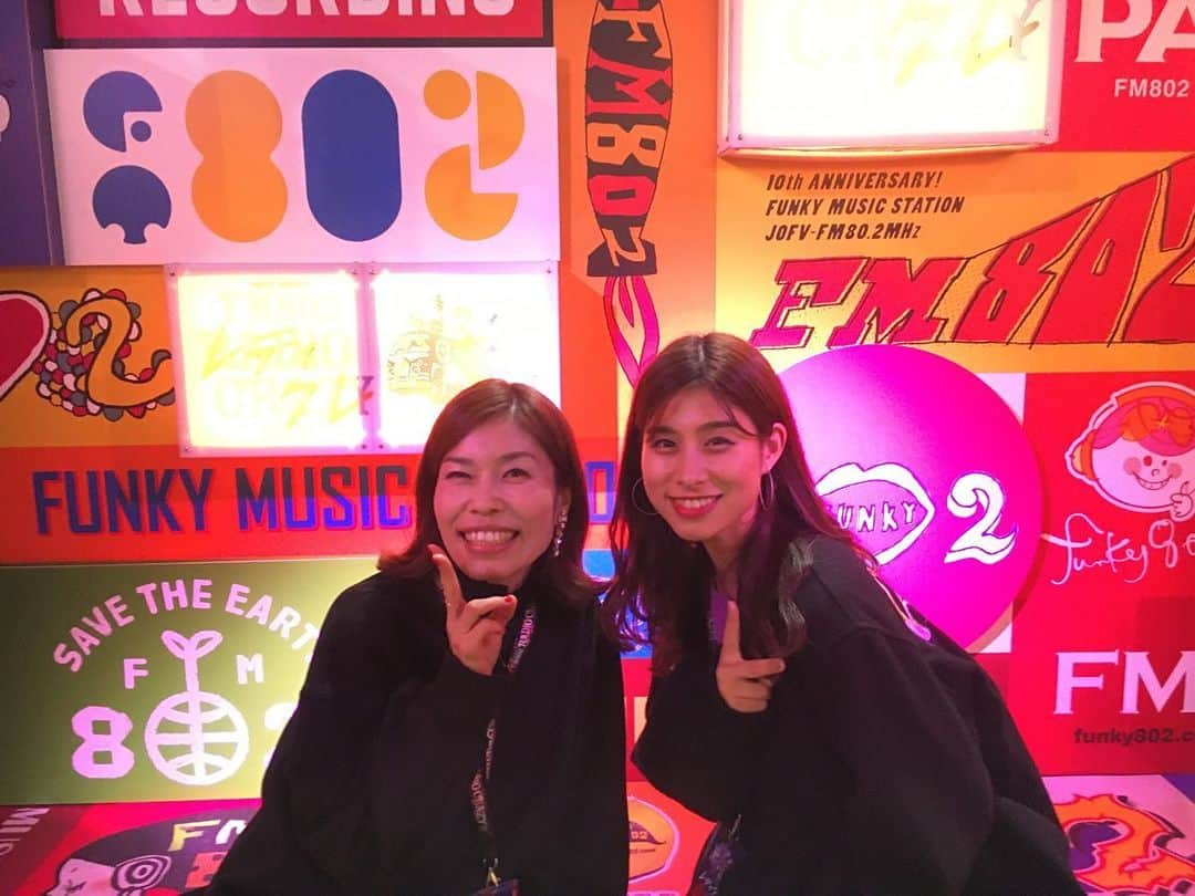 高樹リサさんのインスタグラム写真 - (高樹リサInstagram)「FM802 RADIO CRAZY 2019‼️ 2日目も楽しもおー🤩✨ 今年もフォトスポットいっぱいです💫 写真もたくさん撮ってね📸💓 絢子さんとピースっ✌️ #FM802 #レディクレ #802わんだー」12月26日 11時21分 - lisalisa_takagi