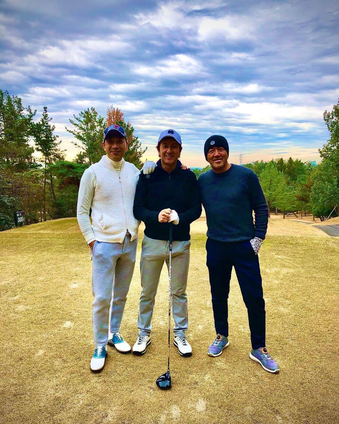 黒岩唯一さんのインスタグラム写真 - (黒岩唯一Instagram)「仲良しGOLF！！ #golf  #fun」12月26日 11時23分 - tadakazukuroiwa