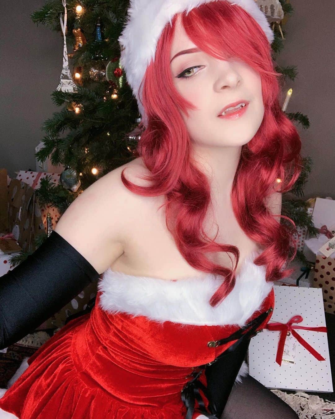 Tessaさんのインスタグラム写真 - (TessaInstagram)「Merry Christmas everyone! Regardless of whether or not you celebrate, I truly hope you all had a good day.❤️🎄Here’s some more festive Rindou Kobayashi from Food Wars! ALSO if you scroll to the last slide, you’ll see that I added 4 prints of this to my shop! I’m probably only keeping one of them listed permanently, so be sure to check them out! Link is in my bio as always~👀✨」12月26日 11時31分 - hiso.neko