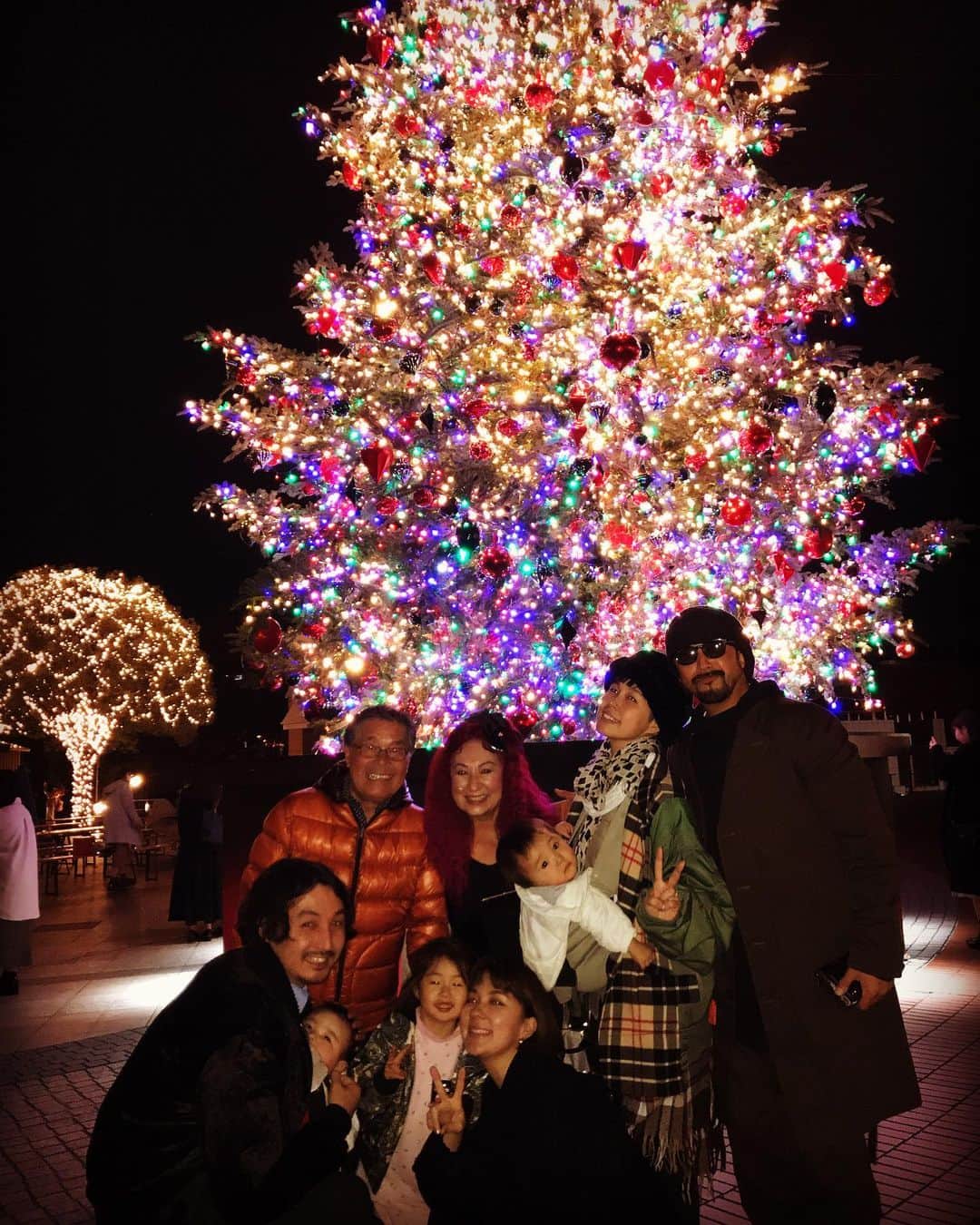 AIさんのインスタグラム写真 - (AIInstagram)「Hope everybody had a wonderful Christmas time🎄🎄🎄❤️❤️❤️🎄🎄🎄世界中にハピネス！！！ #family #love」12月26日 11時35分 - officialai