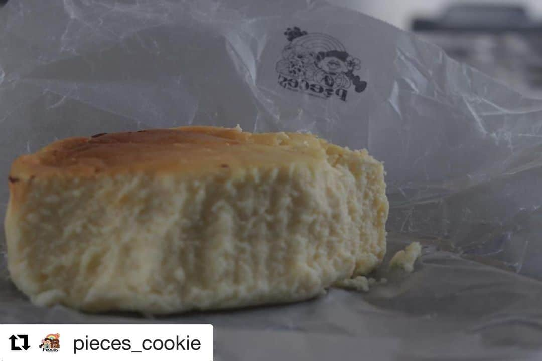 EINSHOP／アインショップさんのインスタグラム写真 - (EINSHOP／アインショップInstagram)「#Repost @pieces_cookie with @get_repost ・・・ おはようございます！  久しぶりに テリーヌ風チーズケーキを焼きました。  クリームチーズは2種類 マスカルポーネ サワークリーム を使用し、湯煎焼きでしっとり焼き上げます。  日をますごとに 熟成し違った味わいになります。  コレ 本当に美味しいので ぜひ食べて頂きたい1品です！  2020/01/11 ムサシ朝市で販売予定です。 よろしくお願い申し上げます。  #チーズケーキ作り  #焼き菓子ギフト #ギフトボックス #焼き菓子屋  #焼き菓子詰め合わせ #カヌレ  #pieces焼き菓子 #カヌレ食べ比べ #カヌレ部  #ムサシ朝市 #ムサシオープンデパート  #加古川 #朝市 #マルシェ #イベント出店  #テリーヌ風チーズケーキ #チーズケーキマニア  #pieces  12/28 土曜日 @634asaichi 朝市 9:00〜15:00 加古川ウェルネスパーク 駐車場有 (無料) ↑40店舗以上が出店します。 ぜひお立ち寄りくださいませ！ お待ちしてますー。」12月26日 11時37分 - 634asaichi