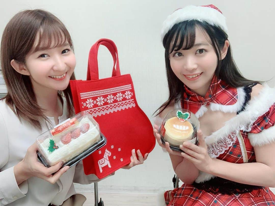 福島ゆかさんのインスタグラム写真 - (福島ゆかInstagram)「：ありねえとレッスンでクリスマス  イヴもクリスマスも共にレッスン。 歌って踊って楽しかったしケーキがおいしかったから全て良し！  12月29日のゆす生誕お楽しみに✨ というか、きて！ください！ね！！！ 12月29日(日) 『福島ゆか生誕主催公演』 予約してね！ 【会場】郡山HIP SHOT JAPAN 【料金】2000円(+1D) 【時間】開演16:30 ※10月13日郡山手売りチケットで入場可能です！ 🎟ご予約はこちらです！ https://tiget.net/events/73745  #クリスマス #christmas  #サンタコス  #サンタ #レッスン #ライブ #ケーキ #クリスマスケーキ」12月26日 11時41分 - yuka_fukushima_