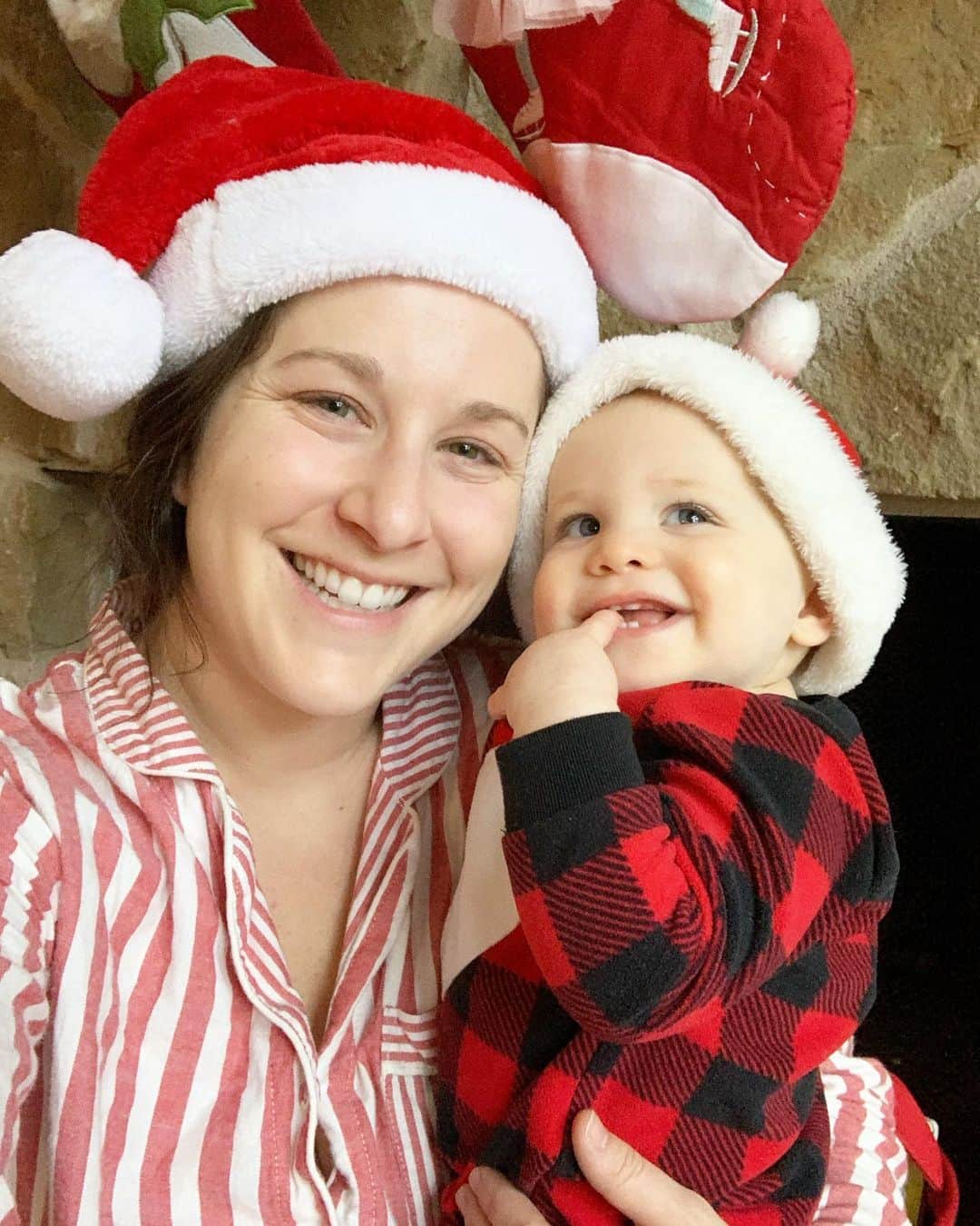 カーリー・パターソンのインスタグラム：「First Christmas for my little sweetie and what a great one it was for our whole family🥰 Wishing you all a Merry Christmas and a Happy New Year❤️🌟」