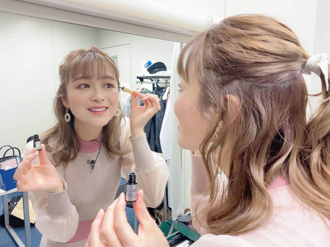 鈴木奈々さんのインスタグラム写真 - (鈴木奈々Instagram)「今日は朝からテレビの収録です🥰 最近、二重の調子が悪くなってきたのでナイトアイボーテを使っています💕💕 理想の二重を寝ながらクセ付けできる二重のりで、元々二重の方もよりパッチリにしてくれるのでめちゃめちゃオススメです✨ 私はもともと一重で、 中学生の時、寝る時にアイプチを半年から一年ほど続けたら一重から二重になったんです✨ なので今でも夜寝る前や、 日中気になった時に使ったり、 ナイトアイボーテが欠かせません💕💕 重たい一重や奥二重の方、 二重でも幅を広げたい！と悩んでいる方は是非、ナイトアイボーテを試してみてください🌼🌼🌼 @nighteyebeaute #一重から二重になりました #ナイトアイボーテ #二重 #ふたえ  #クセ付け液 #可愛いは作れる #PR」12月26日 11時56分 - nana_suzuki79