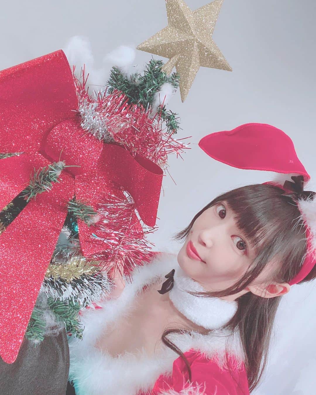 雪乃しほりのインスタグラム：「クリスマス楽しかった〜☃︎.*·̩͙ 来年こそはライブに出たい😭💓 #クリスマス  #followｍe  #red  #christmas」