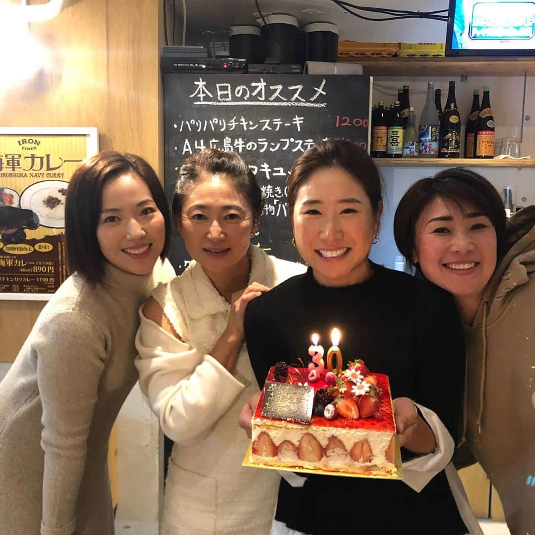 古閑美保さんのインスタグラム写真 - (古閑美保Instagram)「木戸ちゃん誕生日おめでとう🎊🎉🎈 さとちゃん睡蓮花熱唱中にRED RICEさんサプライズ登場😍😍😍 大盛り上がりに感激でした㊗️ @satoshi_kodaira_official  @megumikidoofficial  @ryuritsuko  @redrice134」12月26日 13時04分 - kogamihokogamiho