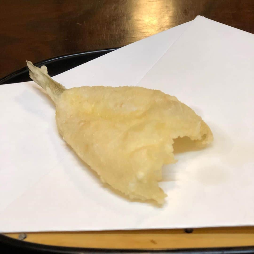 沖田杏梨さんのインスタグラム写真 - (沖田杏梨Instagram)「I ate extremely nice Tempura in Ozashiki(tatam room). The chef fries in the room and brings it directory to  the table. Yummmmmy😋  お座敷でその場で揚げて直接持ってきてくれる美味天ぷら屋さんでした😋💕 #anriokita #tempura」12月26日 13時18分 - anri_okita