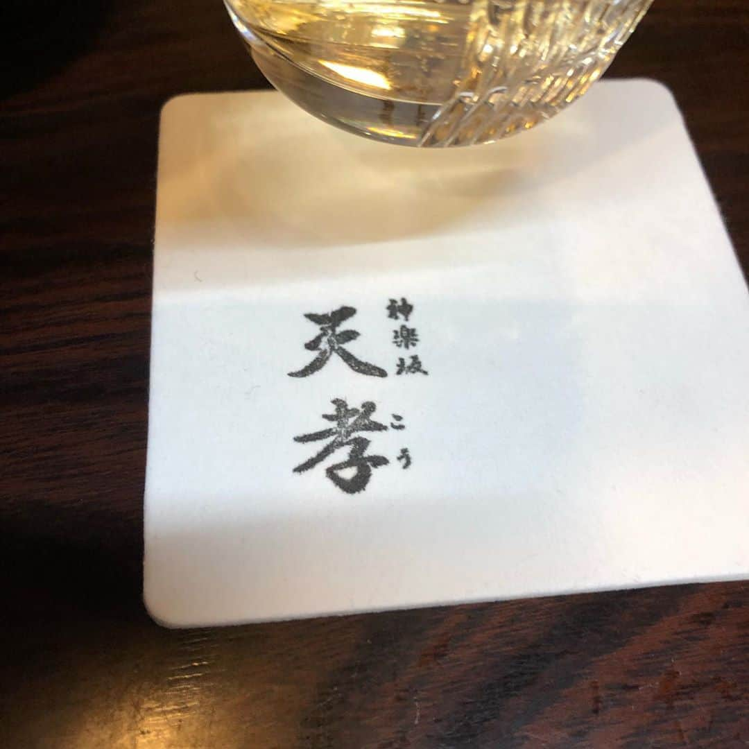 沖田杏梨さんのインスタグラム写真 - (沖田杏梨Instagram)「I ate extremely nice Tempura in Ozashiki(tatam room). The chef fries in the room and brings it directory to  the table. Yummmmmy😋  お座敷でその場で揚げて直接持ってきてくれる美味天ぷら屋さんでした😋💕 #anriokita #tempura」12月26日 13時18分 - anri_okita