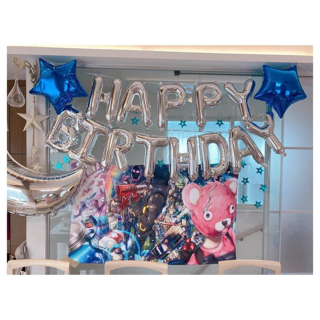 辻希美さんのインスタグラム写真 - (辻希美Instagram)「Xmas🎄終わって、今日は青空の９歳のお誕生日🎂💕💕✨✨ 朝からまたまた準備しています(*'艸3`):;*｡ 🎂💕💕 #青空 #9歳 #birthday #おめでとう #🎉💕 #12月26日 #クリスマス仕様から誕生日仕様にチェンジ #イベント盛り沢山な12月 #全力派 #4人居るからこそ皆全力でやりたい #自己満？ #笑 #喜んでもらえるように頑張ります #🎂💕💕」12月26日 13時12分 - tsujinozomi_official