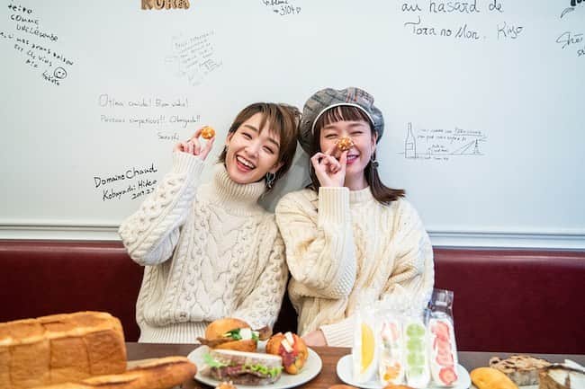 山野ゆりのインスタグラム：「Número.jpで剛力彩芽ちゃんとパン対談させてもらいました🍞元々パン好きな彩芽と色んなパンのお話をさせてもらいました。すごく楽しい時間でした🥰🥰ストーリーにもアップしています。見てくれたら嬉しいです。  https://numero.jp/yuriyamano-33/  そして昨日からオランダに来ています🇳🇱アムステルダムでパン巡り中です🍞✨ #numero #パン#対談#剛力彩芽#🍞#🥖#🥪#🥐」