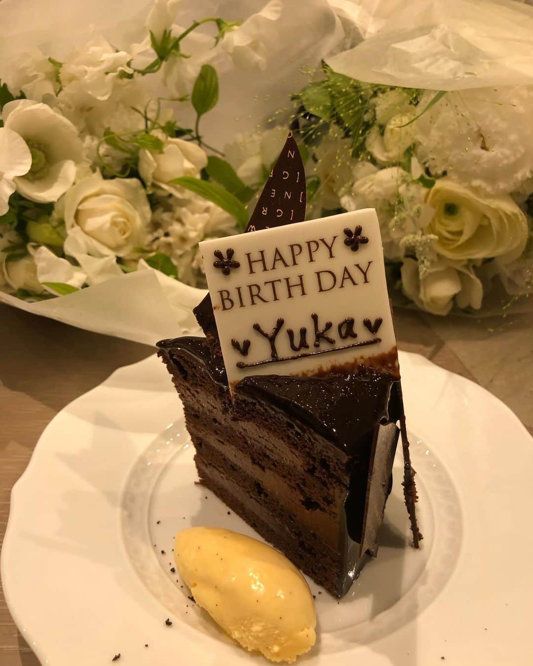 中岡由佳さんのインスタグラム写真 - (中岡由佳Instagram)「家族にお祝いしてもらいました。どうもありがとう🥂✨ #flowers #birthdaycake #thankyou」12月26日 18時42分 - yuka_nakaoka