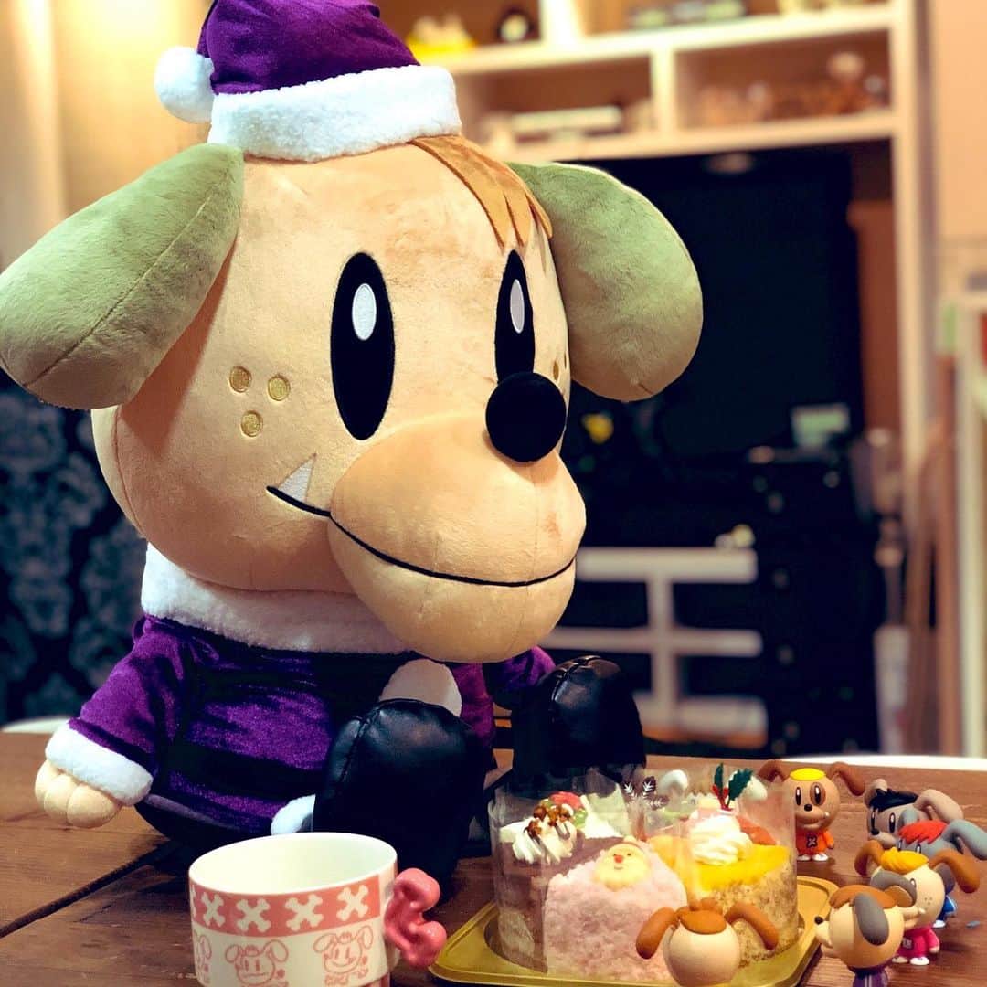 田中秀幸のインスタグラム：「世界に7つだけのサンタジェネ犬が今一匹オフィスに遊びに来てます。#サンタジェネ犬 #ジェネ犬 #ジェネ高」