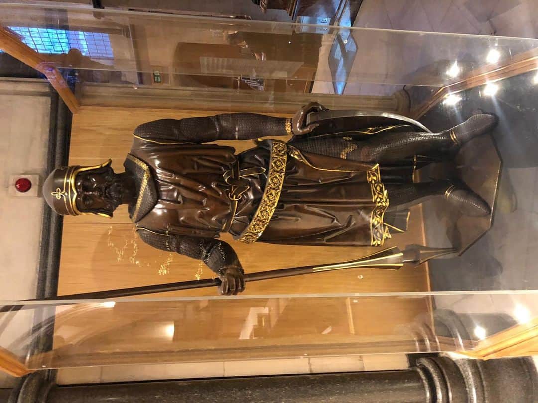 岡倫之さんのインスタグラム写真 - (岡倫之Instagram)「Temple Church.  Knights Templar England headquarters, built in the late 12th century. テンプル教会。 12世紀後半に建てられた、テンプル騎士団イングランド本部。 #GreatOKharn #UK #england #london #overseaslife #britishlife #overseasscenery #britishscenery #TempleChurch #KnightsTemplar #HarryPotter #TheDaVinciCode #オーカーン #英国 #イギリス #イングランド #ロンドン #海外生活  #イギリス生活 #海外の風景 #イギリスの風景  #テンプル騎士団 #テンプル教会  #ハリーポッター #ダヴィンチコード #ロケ地 #聖地巡礼 #歴史好き男子  #歴史は面白い #歴史はロマン  歴史は知れば知るほど知りたくなる。」12月26日 18時48分 - great_o_khan