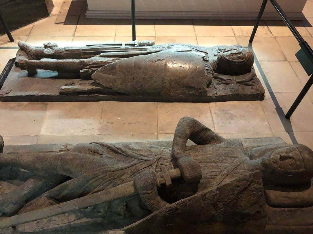 岡倫之さんのインスタグラム写真 - (岡倫之Instagram)「Temple Church.  Knights Templar England headquarters, built in the late 12th century. テンプル教会。 12世紀後半に建てられた、テンプル騎士団イングランド本部。 #GreatOKharn #UK #england #london #overseaslife #britishlife #overseasscenery #britishscenery #TempleChurch #KnightsTemplar #HarryPotter #TheDaVinciCode #オーカーン #英国 #イギリス #イングランド #ロンドン #海外生活  #イギリス生活 #海外の風景 #イギリスの風景  #テンプル騎士団 #テンプル教会  #ハリーポッター #ダヴィンチコード #ロケ地 #聖地巡礼 #歴史好き男子  #歴史は面白い #歴史はロマン  歴史は知れば知るほど知りたくなる。」12月26日 18時48分 - great_o_khan