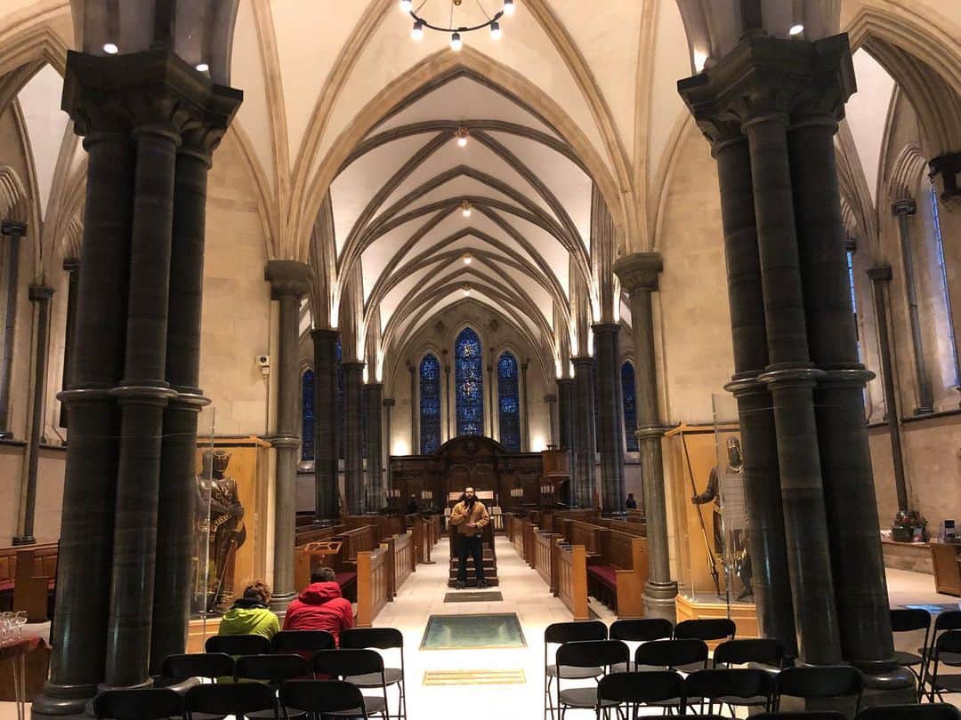 岡倫之さんのインスタグラム写真 - (岡倫之Instagram)「Temple Church.  Knights Templar England headquarters, built in the late 12th century. テンプル教会。 12世紀後半に建てられた、テンプル騎士団イングランド本部。 #GreatOKharn #UK #england #london #overseaslife #britishlife #overseasscenery #britishscenery #TempleChurch #KnightsTemplar #HarryPotter #TheDaVinciCode #オーカーン #英国 #イギリス #イングランド #ロンドン #海外生活  #イギリス生活 #海外の風景 #イギリスの風景  #テンプル騎士団 #テンプル教会  #ハリーポッター #ダヴィンチコード #ロケ地 #聖地巡礼 #歴史好き男子  #歴史は面白い #歴史はロマン  歴史は知れば知るほど知りたくなる。」12月26日 18時48分 - great_o_khan