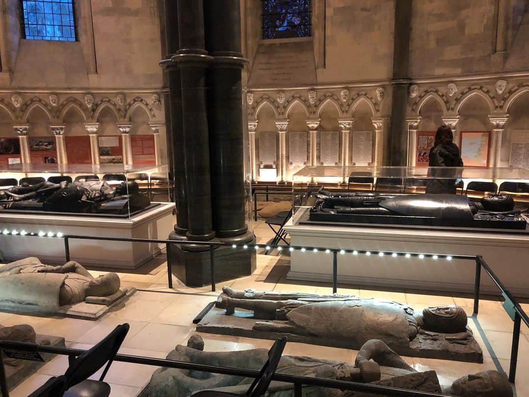 岡倫之さんのインスタグラム写真 - (岡倫之Instagram)「Temple Church.  Knights Templar England headquarters, built in the late 12th century. テンプル教会。 12世紀後半に建てられた、テンプル騎士団イングランド本部。 #GreatOKharn #UK #england #london #overseaslife #britishlife #overseasscenery #britishscenery #TempleChurch #KnightsTemplar #HarryPotter #TheDaVinciCode #オーカーン #英国 #イギリス #イングランド #ロンドン #海外生活  #イギリス生活 #海外の風景 #イギリスの風景  #テンプル騎士団 #テンプル教会  #ハリーポッター #ダヴィンチコード #ロケ地 #聖地巡礼 #歴史好き男子  #歴史は面白い #歴史はロマン  歴史は知れば知るほど知りたくなる。」12月26日 18時48分 - great_o_khan