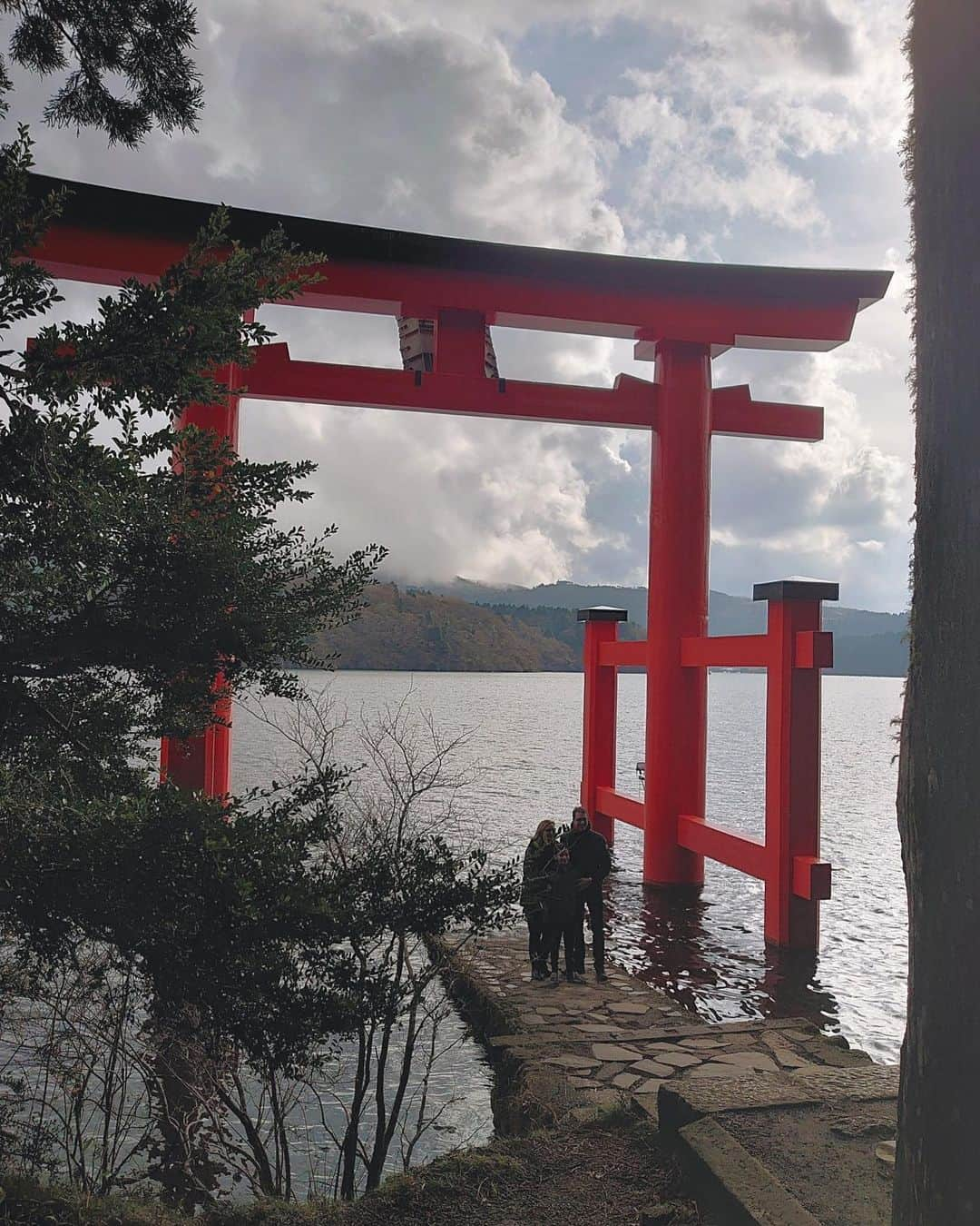 清水沙也佳さんのインスタグラム写真 - (清水沙也佳Instagram)「ハワイに来て二度目のクリスマスを過ごしてます🎄🎅 イブは箱根温泉へ♨️ 朝ビールしながらのお風呂は格別…！ #しみさや旅 #箱根 #温泉 #大湧谷 #箱根神社 #hotsprings #hakone」12月26日 13時25分 - sayaka__shimizu