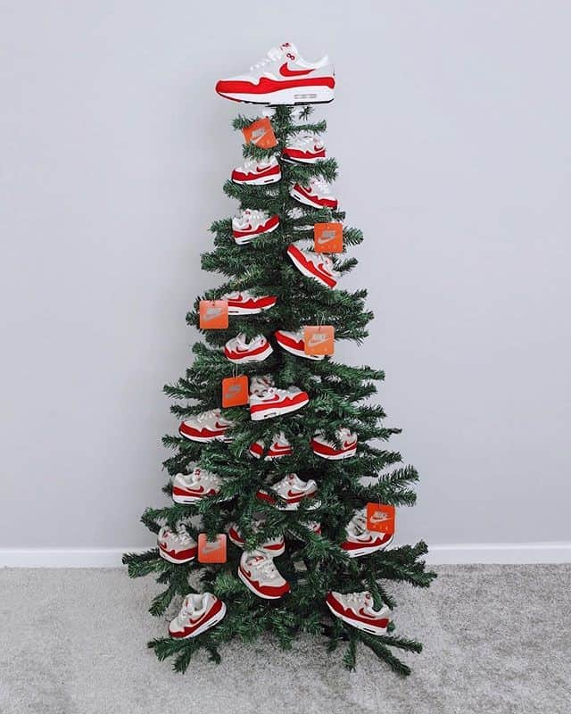 Nice Kicksさんのインスタグラム写真 - (Nice KicksInstagram)「🎄 📸// @pugsandkicks」12月26日 13時30分 - nicekicks