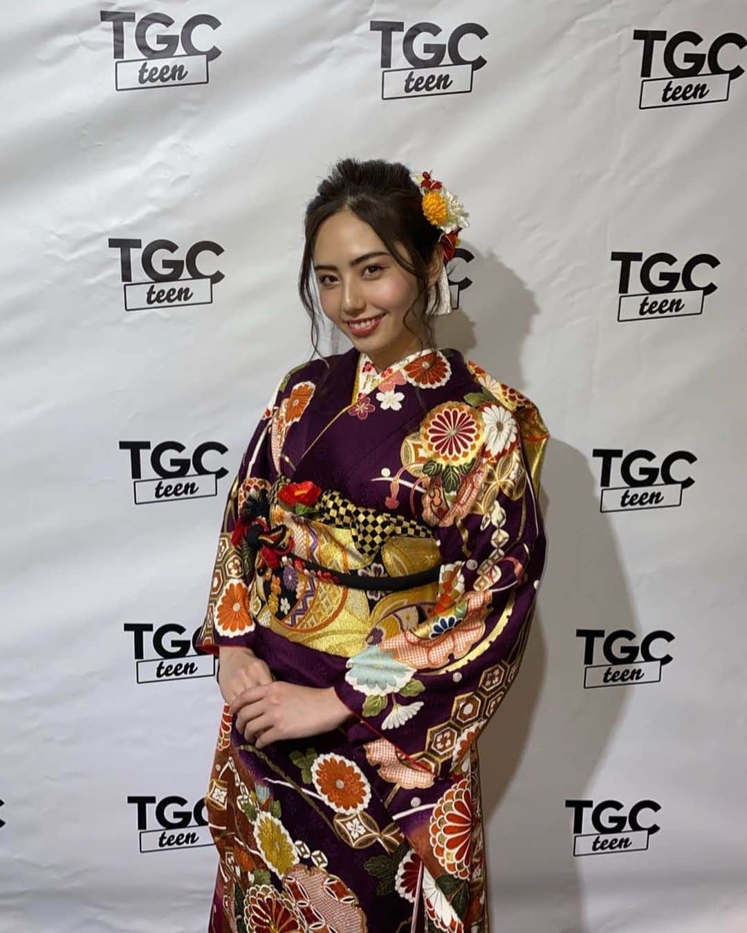 宮瀬いとさんのインスタグラム写真 - (宮瀬いとInstagram)「･ ･ ･ ･ @tgc_teen で #京都きもの友禅 さんの ステージを歩かせて頂きました👘💜 ･ ･ 紫って着たことなかったけど 大人っぽくて可愛かった👸🏻 ･ ･ ･ 1/13までに @kimono_yuzen をフォローして いとの投稿にコメントしてくれた人の中から抽選で1名様にサイン入りチェキがプレゼントされます🎁 ･ 当選者にはDMがくるみたいなので フォロー＆コメント よろしくお願いします🙆🏻‍♀️❤️❤️ ･ ･ ･ ･ ･ #京都きもの友禅 #振袖 #tgcteen #sponsored」12月26日 13時39分 - ito_miyase