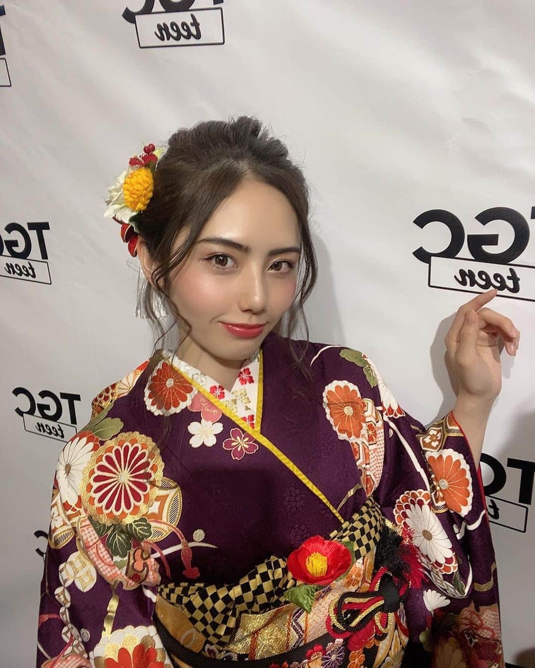 のインスタグラム：「･ ･ ･ ･ @tgc_teen で #京都きもの友禅 さんの ステージを歩かせて頂きました👘💜 ･ ･ 紫って着たことなかったけど 大人っぽくて可愛かった👸🏻 ･ ･ ･ 1/13までに @kimono_yuzen をフォローして いとの投稿にコメントしてくれた人の中から抽選で1名様にサイン入りチェキがプレゼントされます🎁 ･ 当選者にはDMがくるみたいなので フォロー＆コメント よろしくお願いします🙆🏻‍♀️❤️❤️ ･ ･ ･ ･ ･ #京都きもの友禅 #振袖 #tgcteen #sponsored」