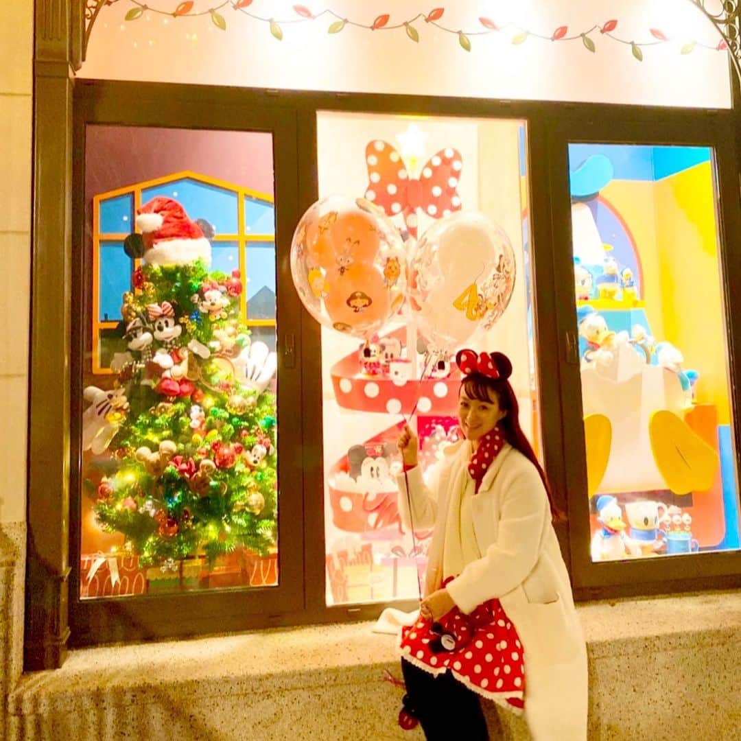 鈴木あさみのインスタグラム：「Have a happy new year! Enjoy the holidays!  クリスマスにディズニーに行く夢が叶って嬉しかった🎄🎅」