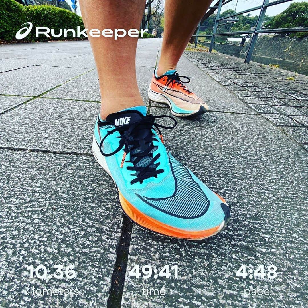 のインスタグラム：「仕事前RUN♪ #皇居ラン #2周 #ラフィネneo  #レンタル #nikezoomx  #ヴェイパーフライネクスト  #購入 #検討 #ハシリマスタグラム」