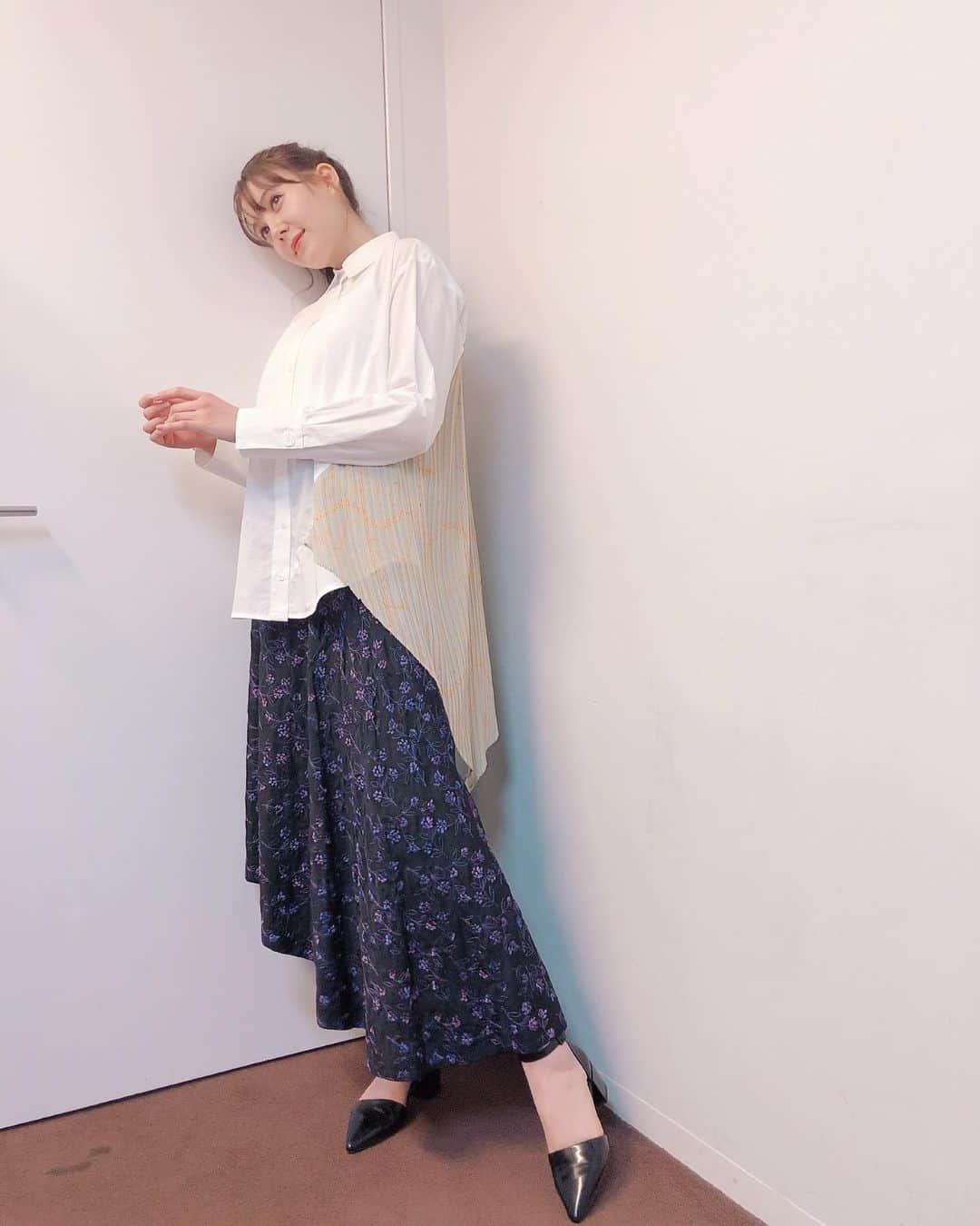 トリンドル玲奈さんのインスタグラム写真 - (トリンドル玲奈Instagram)「ブラウス&スカート… @inprocess_tokyo ﻿ ﻿ とあるお衣装^ ^。﻿ ﻿ 好きだなぁこういう雰囲気✨」12月26日 13時59分 - toritori0123