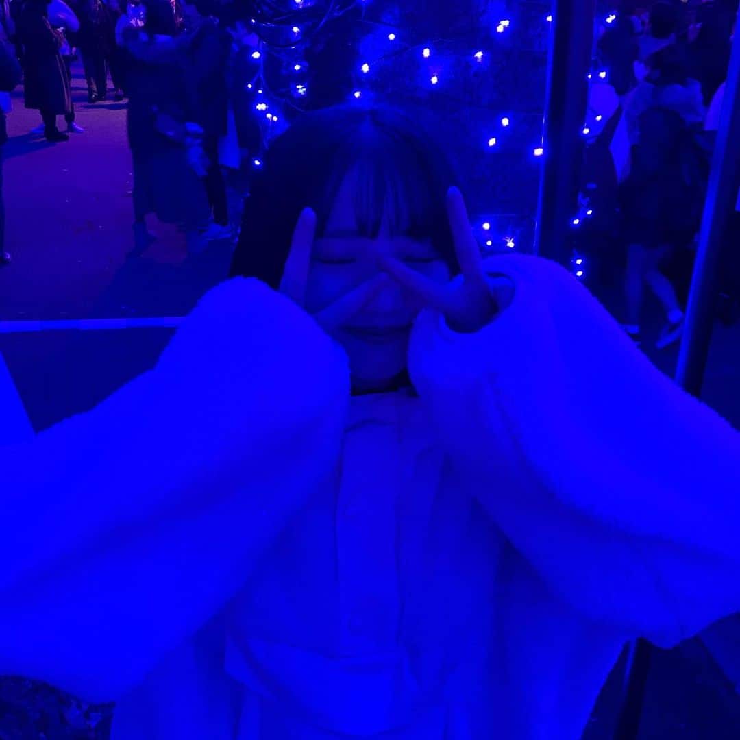 白井杏奈のインスタグラム：「・ 昨日、青の洞窟行ってきました❤︎ 綺麗だった☺︎ #青の洞窟」