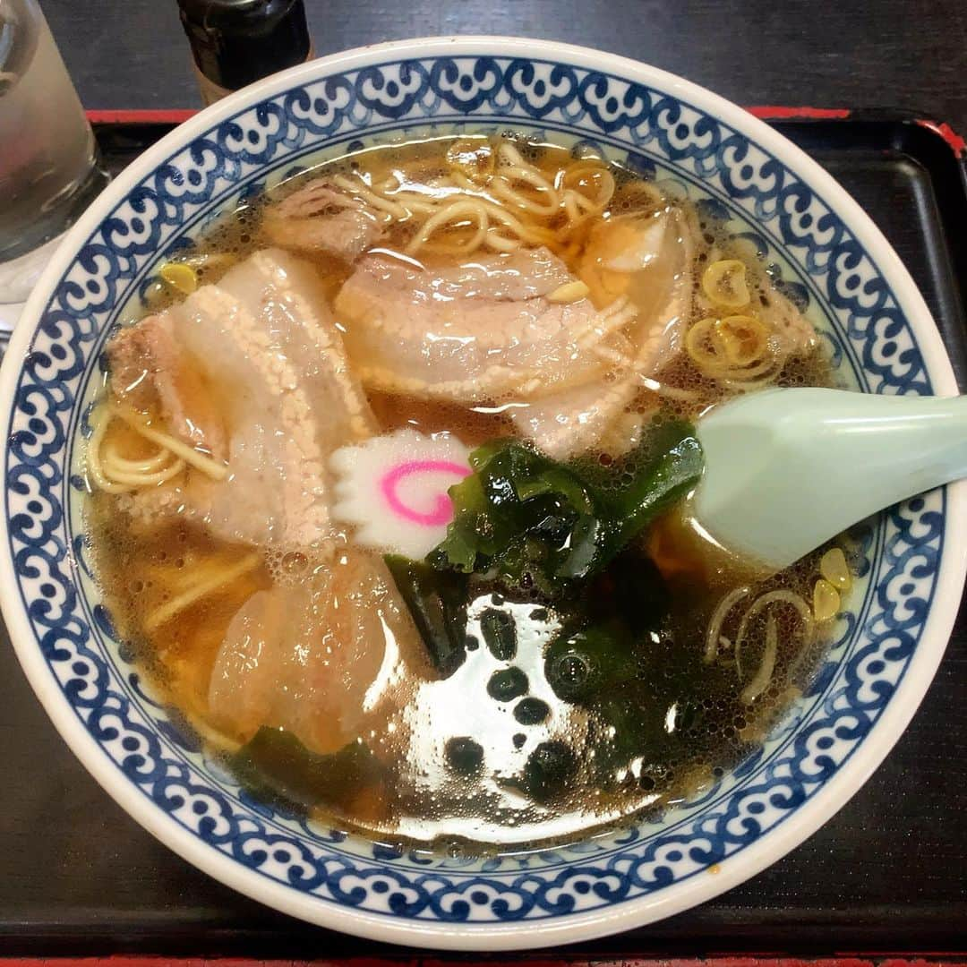 池内万作さんのインスタグラム写真 - (池内万作Instagram)「お昼に蕎麦屋さんのラーメンを。 ホントは蕎麦を食べるつもりだったのだが、つい♪ #麺でした　#イケウチの単独飯」12月26日 14時09分 - mandeshita