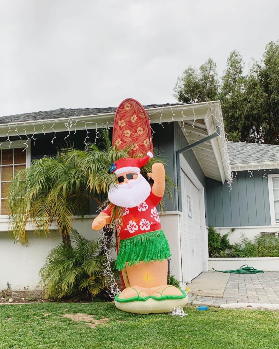 高木りなのインスタグラム：「Surfer Santa🎅🏻🤙🏻🌺🌴」