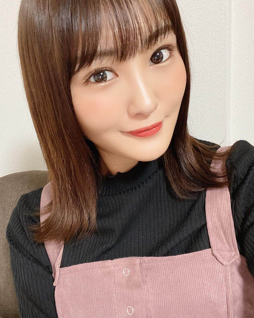 川上礼奈さんのインスタグラム写真 - (川上礼奈Instagram)「. お肌のお手入れ行ってきた☺️♡ @tokyo_hills_clinic さんです!!! 今回も前回と同じメニューで お願いしたよ〜☺️👏 #ピーリング #美肌トリートメント  どんどんお肌がキレイになっていくのが 実感出来て嬉しい...🥺💕 冬は乾燥こわいからなぁ〜...😖」12月26日 15時12分 - kawakami_rena