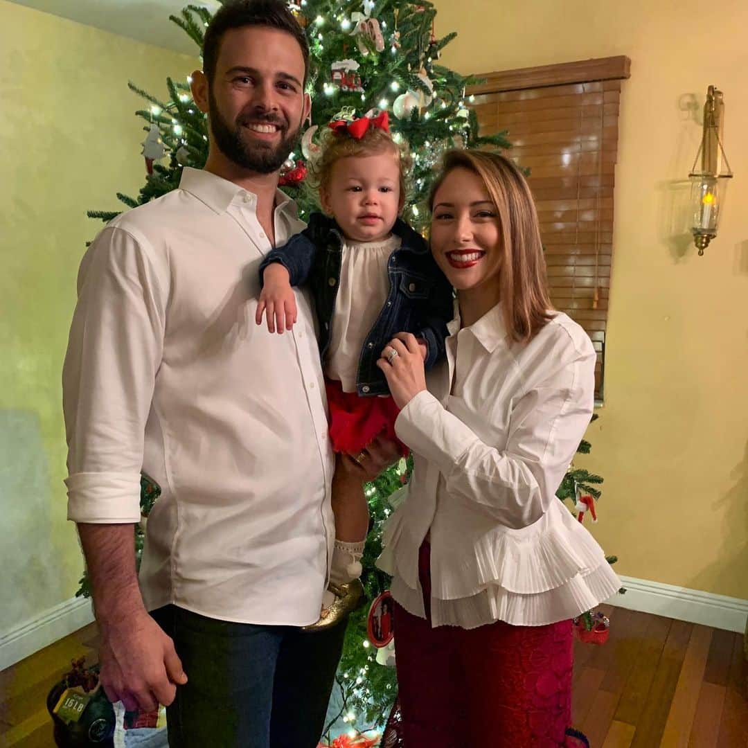 ニック・マルティネスのインスタグラム：「Merry Christmas from the Martinez family!」